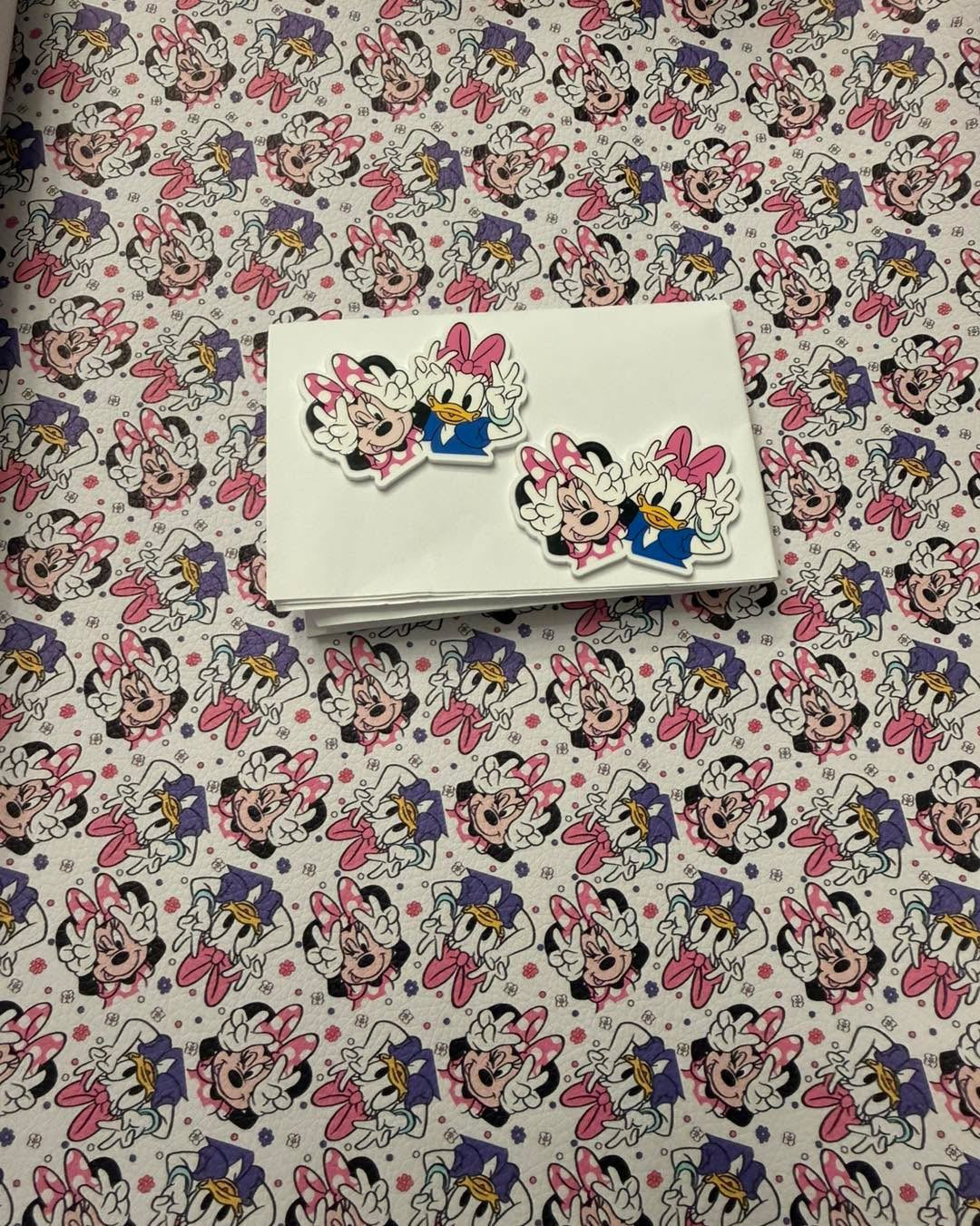 Litchi Leather Minnie y Daisy