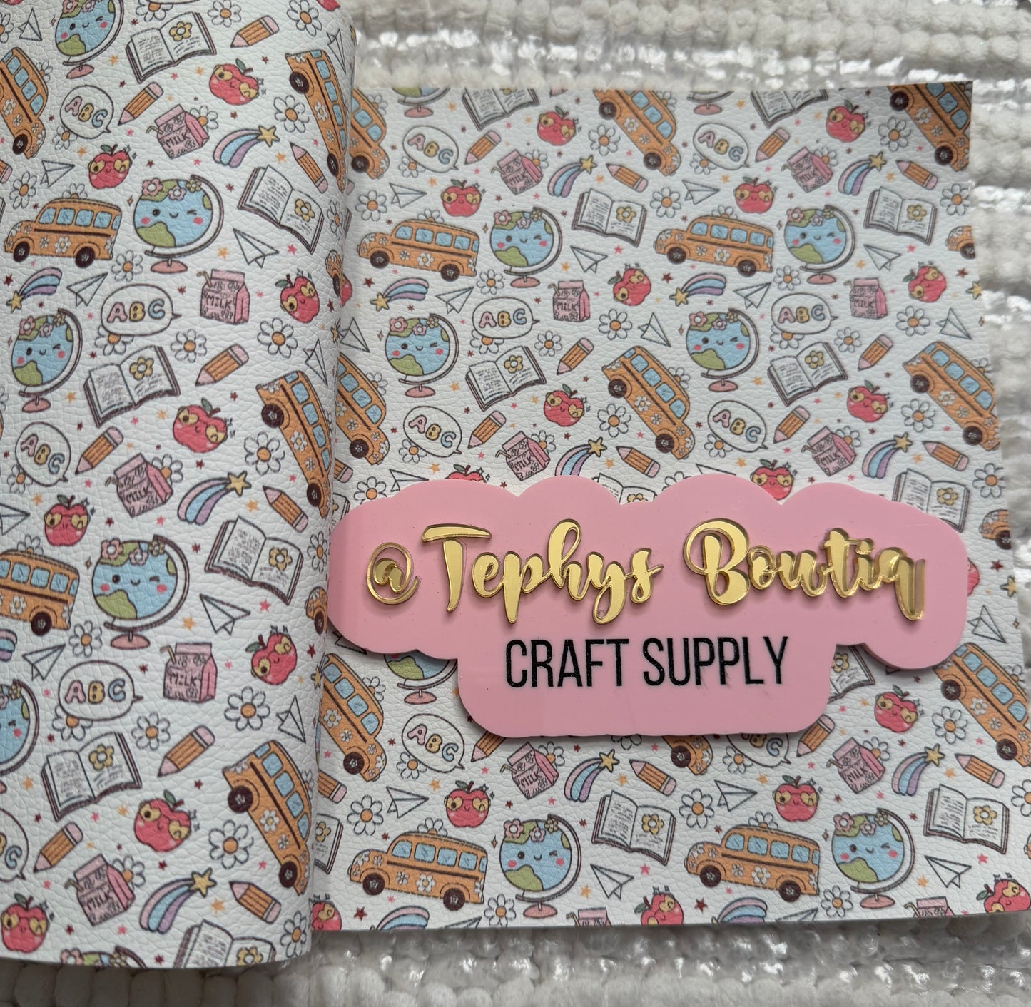 Litchi Leather Escuela