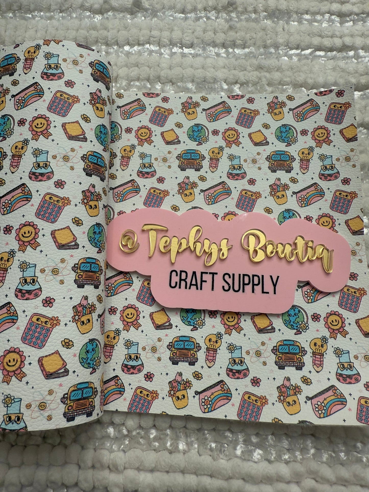 Litchi Leather Escuela