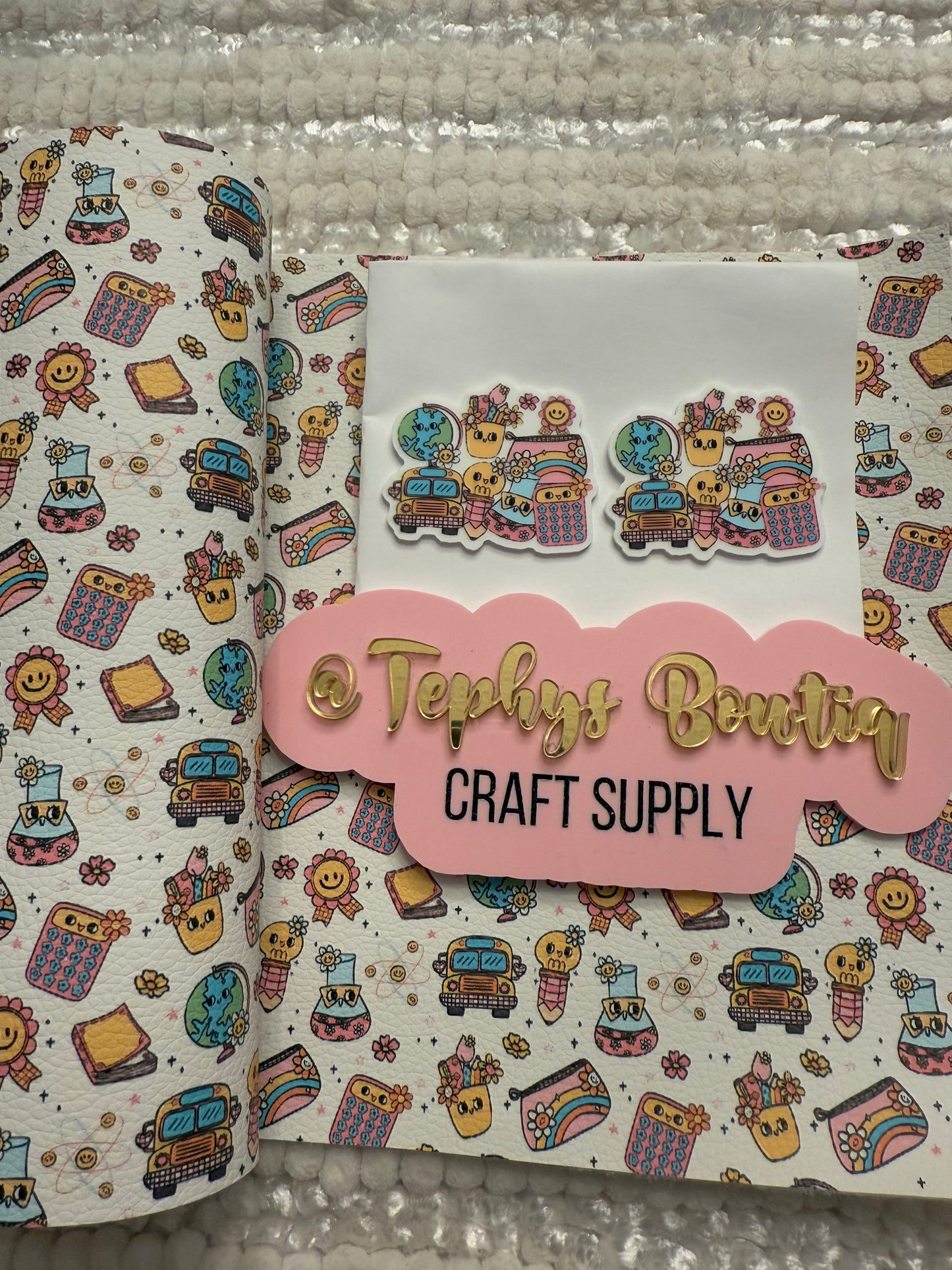 Litchi Leather Escuela