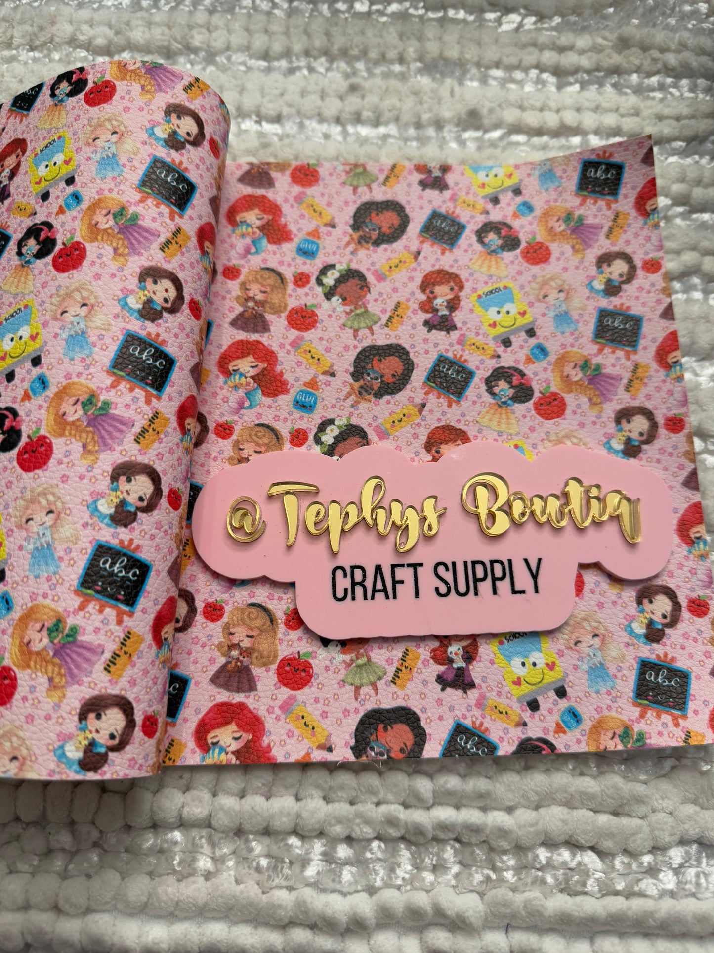 Litchi Leather Escuela