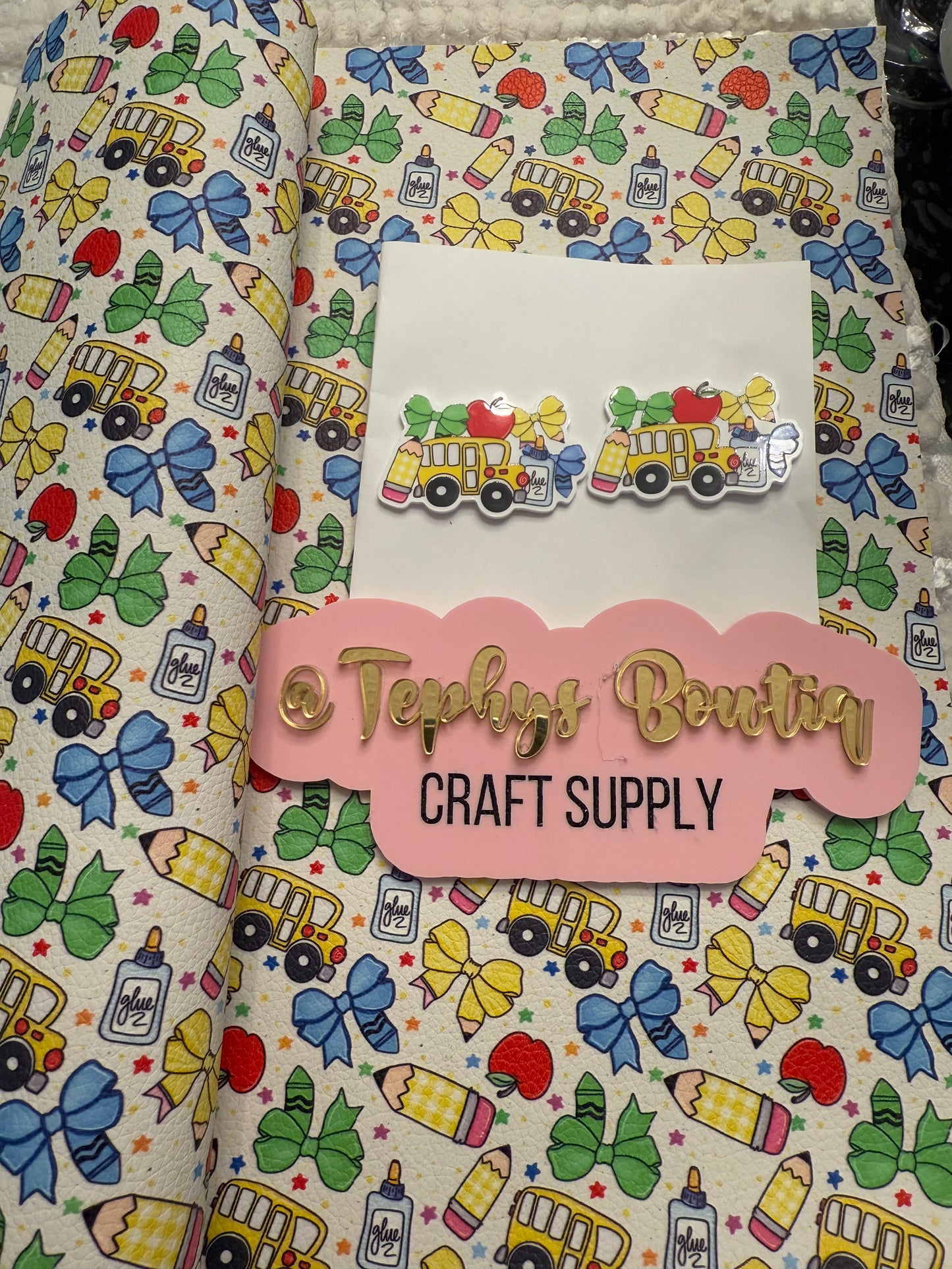 Litchi Leather Escuela