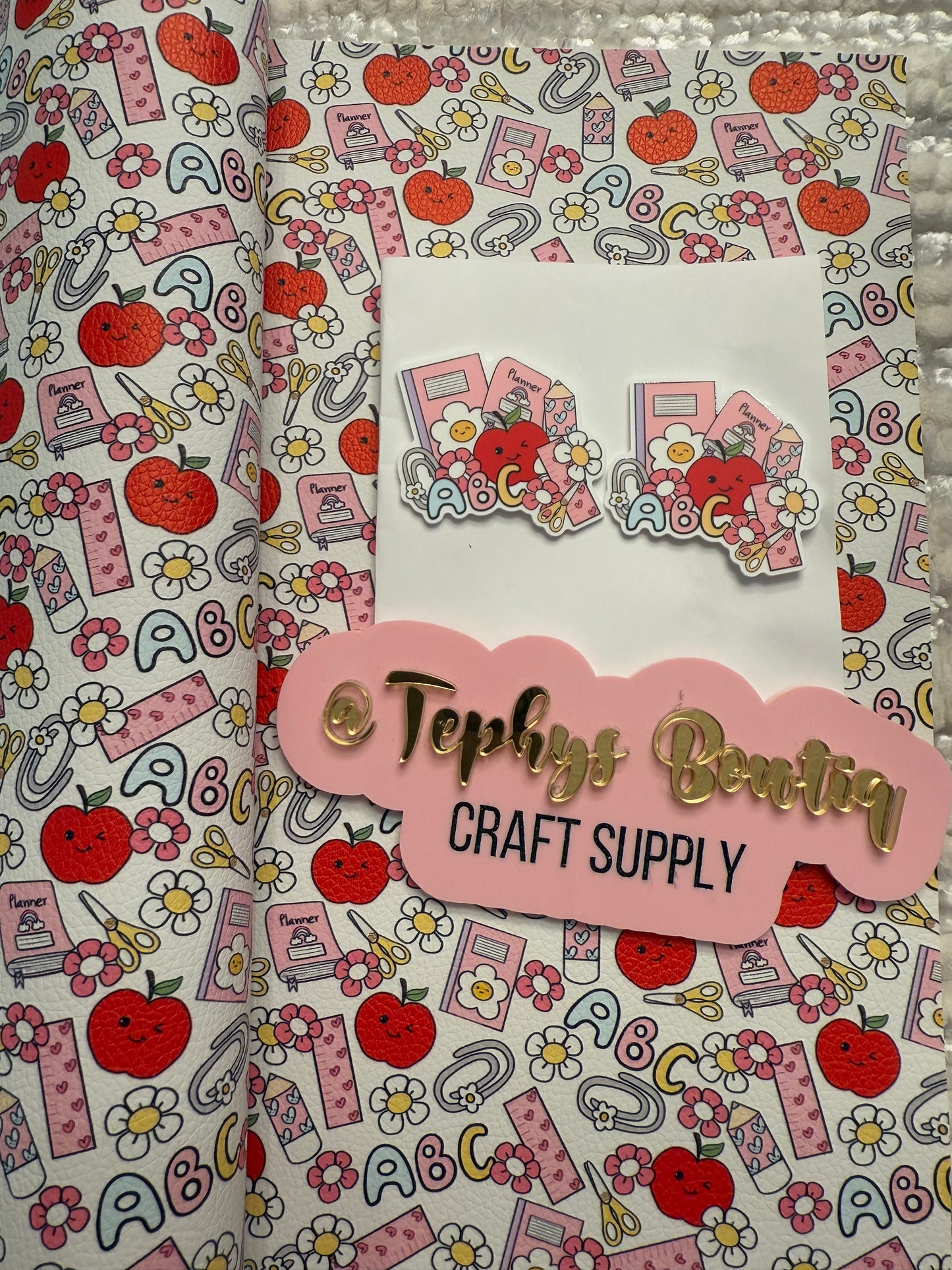 Litchi Leather Escuela